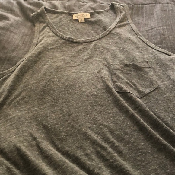 Grey Tank - Picture 4 of 5